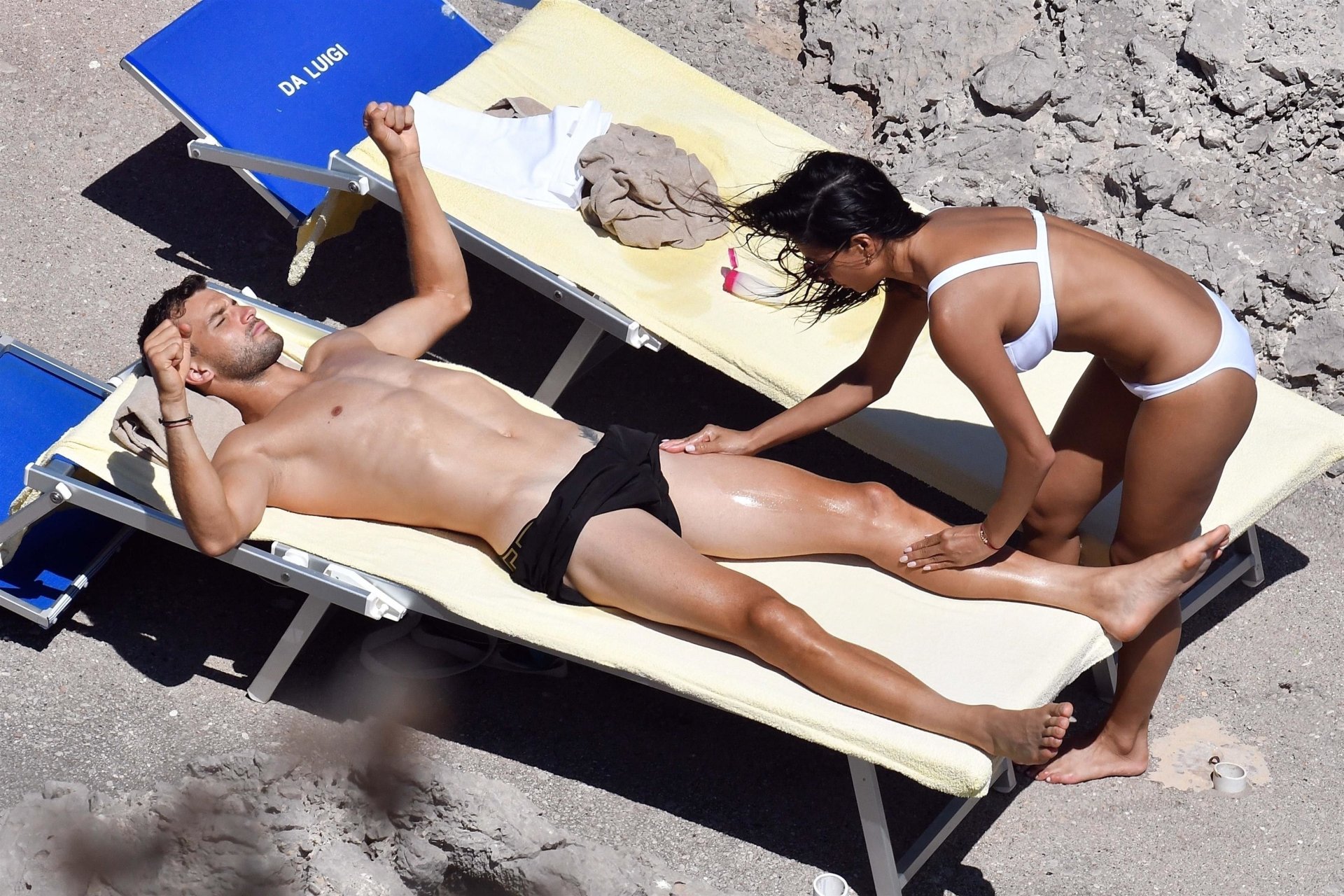 Nicole Scherzinger shows off her perfect milf body on vacation with her boy...