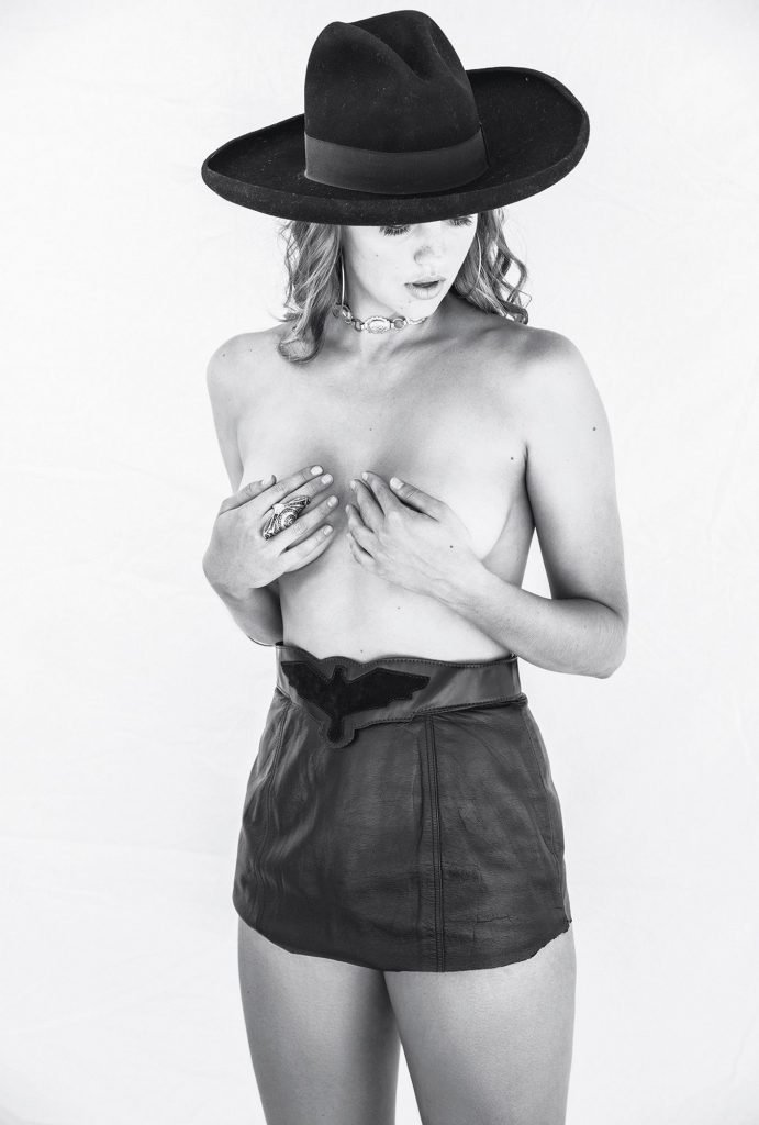 Olivia Brower Nude &amp; Sexy (9 Photos)