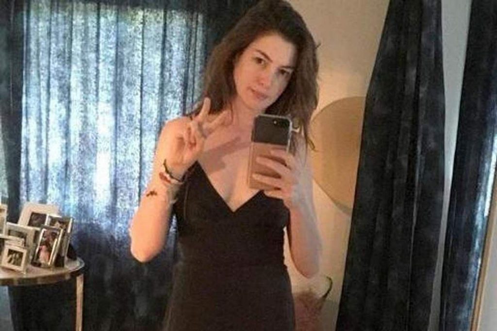 Anne Hathaway Nude LEAKED The Fappening &amp; Sexy – Part 1 (150 Photos + Videos)