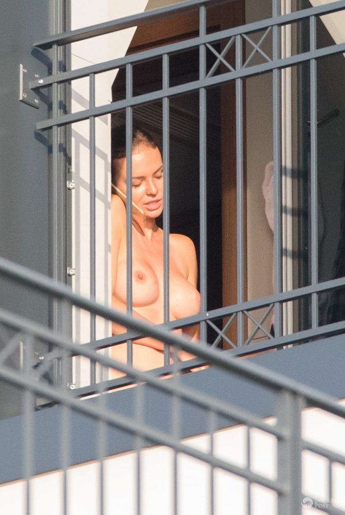 Anna Wendzikowska Completely Naked (4 Photos)