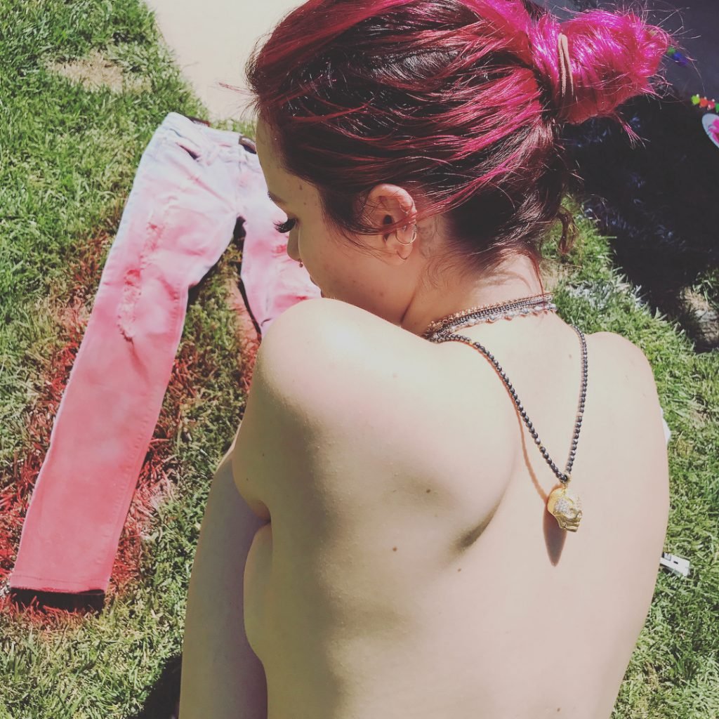Bella Thorne Topless (3 Photos)