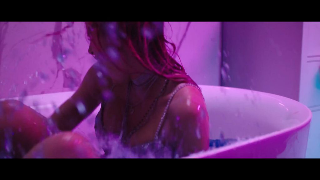 Bella Thorne Sexy (21 Pics + Video)
