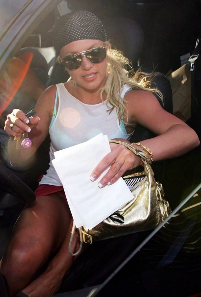 Britney Spears Upskirt (7 Photos)