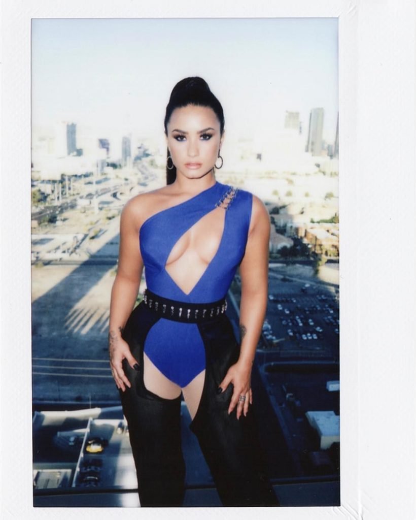 Demi Lovato Sexy (21 Photos + Video)
