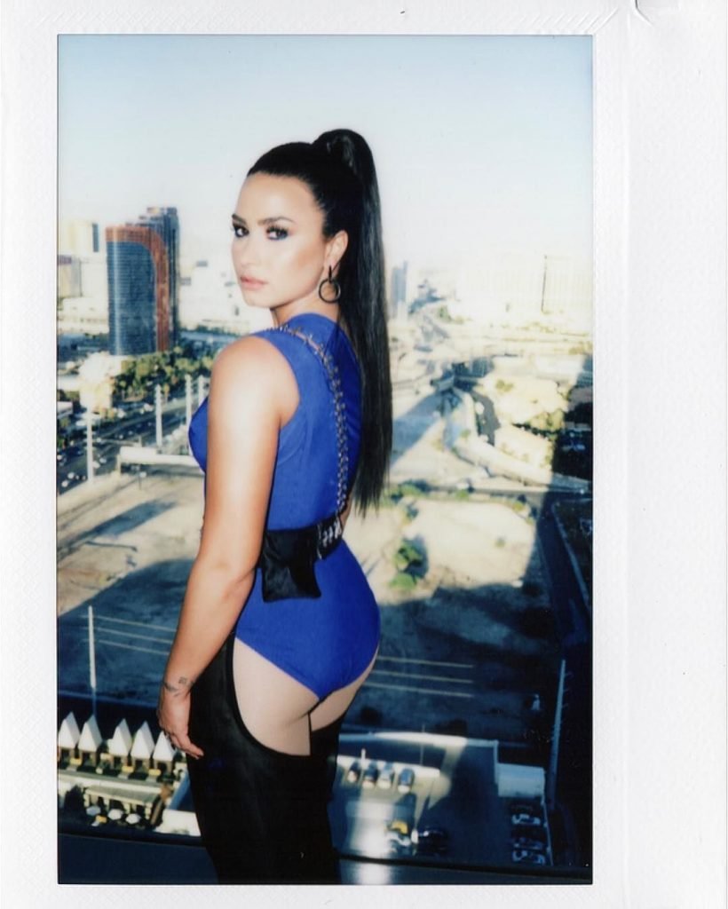 Demi Lovato Sexy (21 Photos + Video)