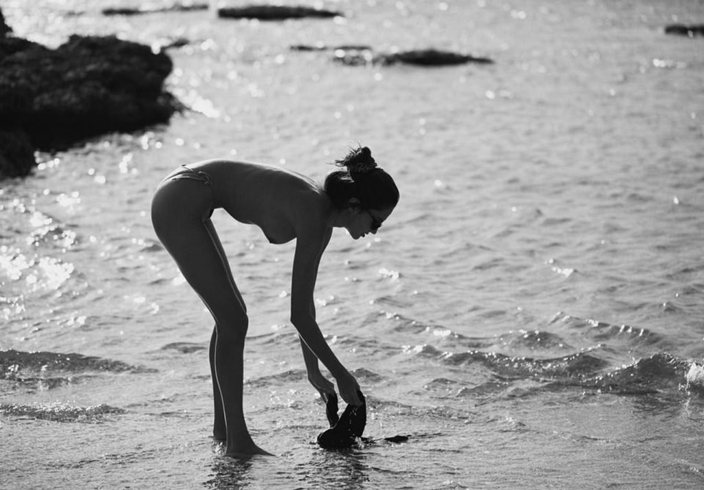 Gabrielle Caunesil Sexy &amp; Topless (16 Photos)