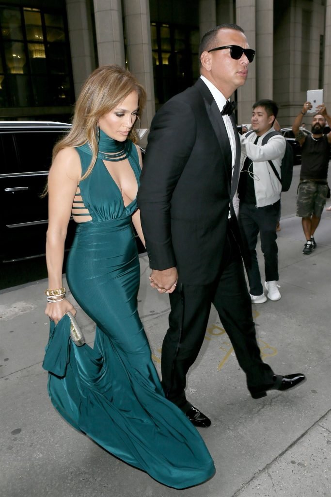 Jennifer Lopez Sexy (22 Photos + Video)