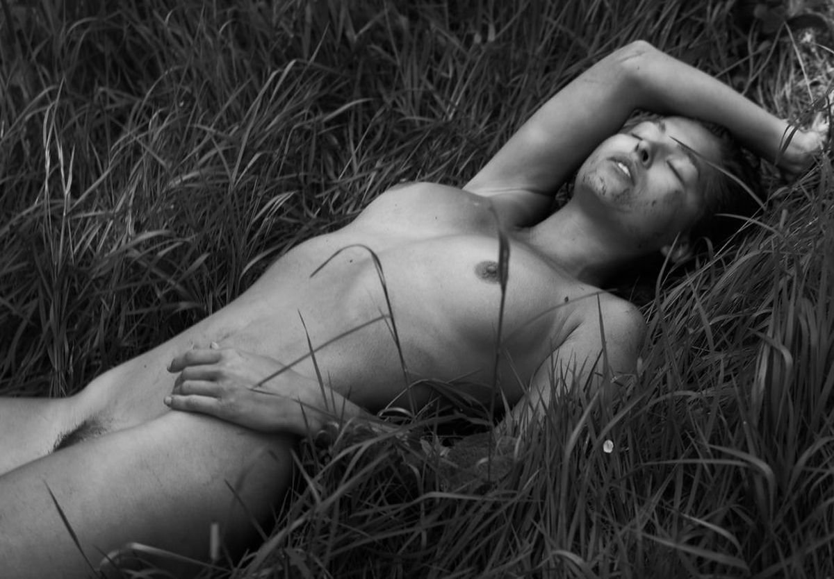 Here are B&W nude photos of Marisa Papen by Paul Bellaart. 