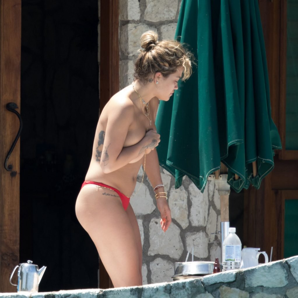 Rita Ora Topless (6 Photos)