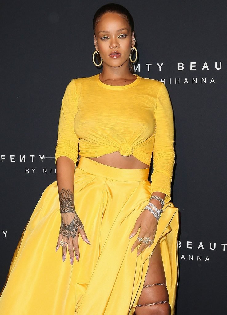 Rihanna See Through (40 Photos + Video)