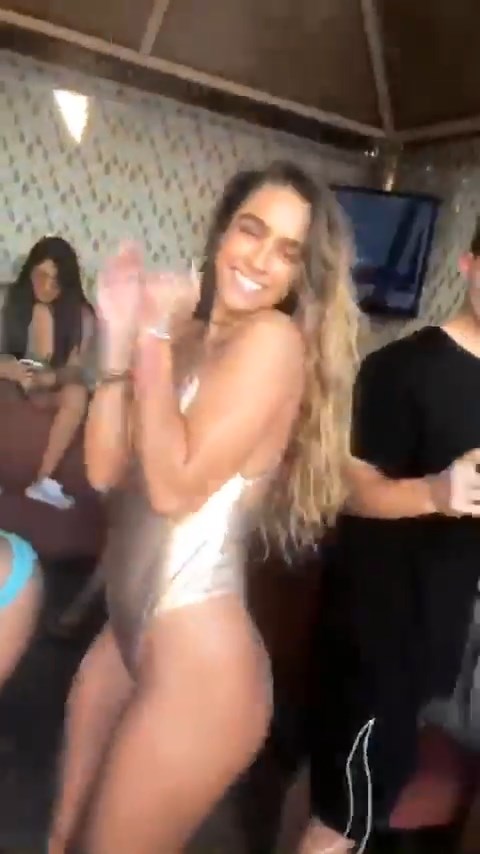 Sommer Ray Sexy (8 Photos + Video)
