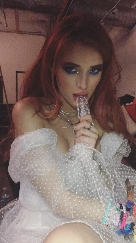 Bella Thorne Sexy &amp; Topless (8 New Photos + Gifs)