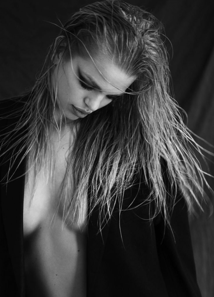 Daphne Groeneveld Topless &amp; Sexy (15 Photos)