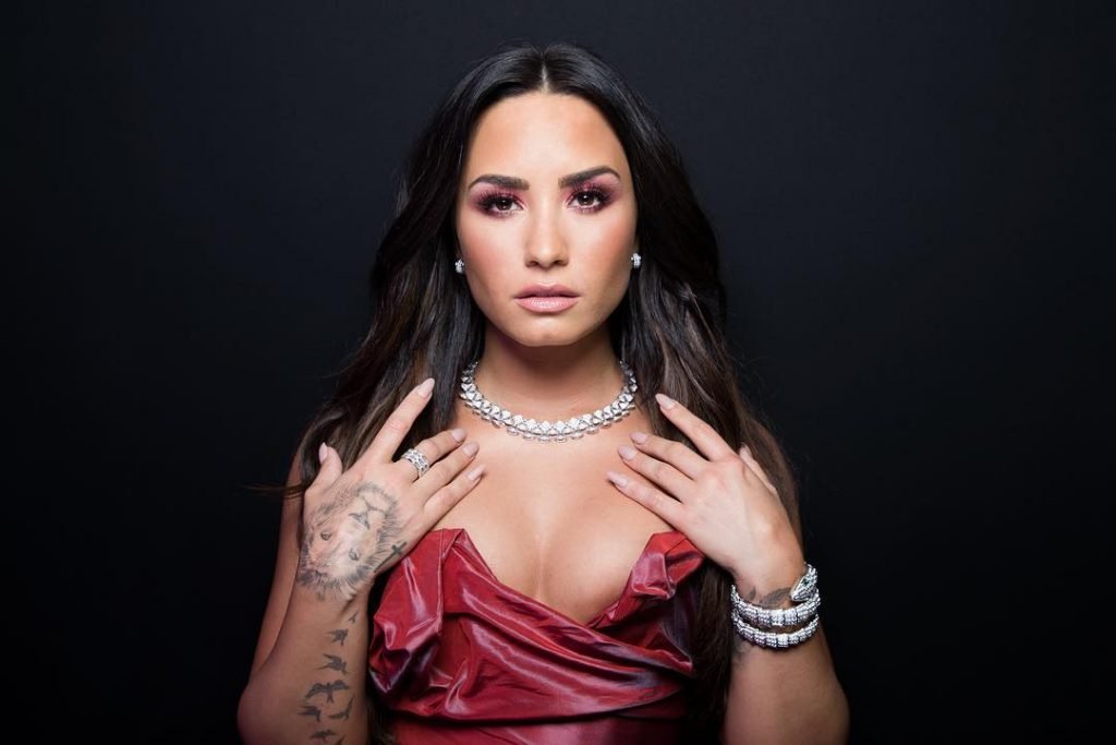 Demi Lovato Sexy (17 Photos + Gif)