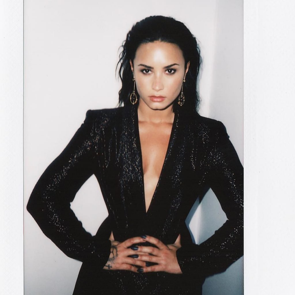 Demi Lovato Sexy (17 Photos + Gif)