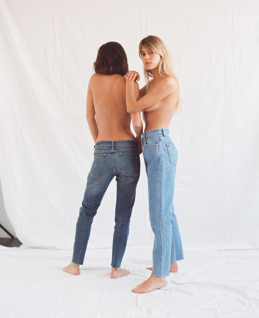 Joanna Halpin and Sarah Halpin Topless &amp; Sexy (17 Photos)