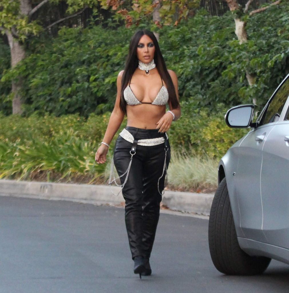 Kim Kardashian Sexy (21 Photos + Video)