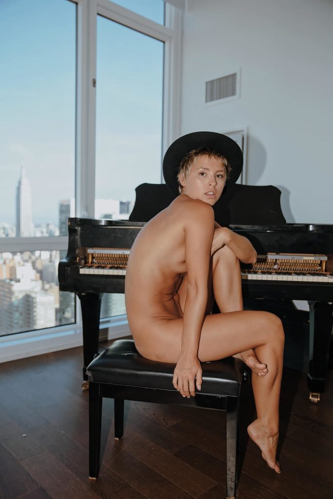 Marisa Papen Naked (9 New Photos)
