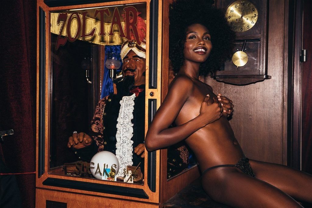 Milan Dixon Nude &amp; Sexy (22 Photos)