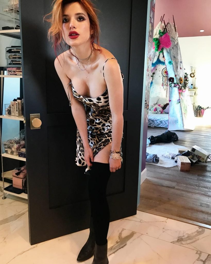 Bella Thorne Sexy (9 Photos + Gifs)