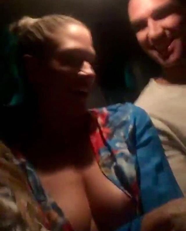 Kelly Kelly (WWE) Boob Flash (3 Pics + Gif)