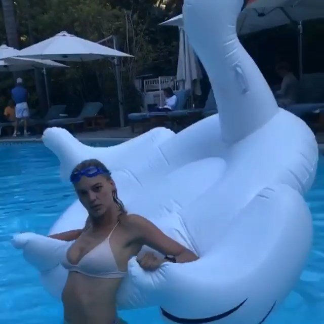 Kelly Rohrbach Sexy (13 Pics + Videos)