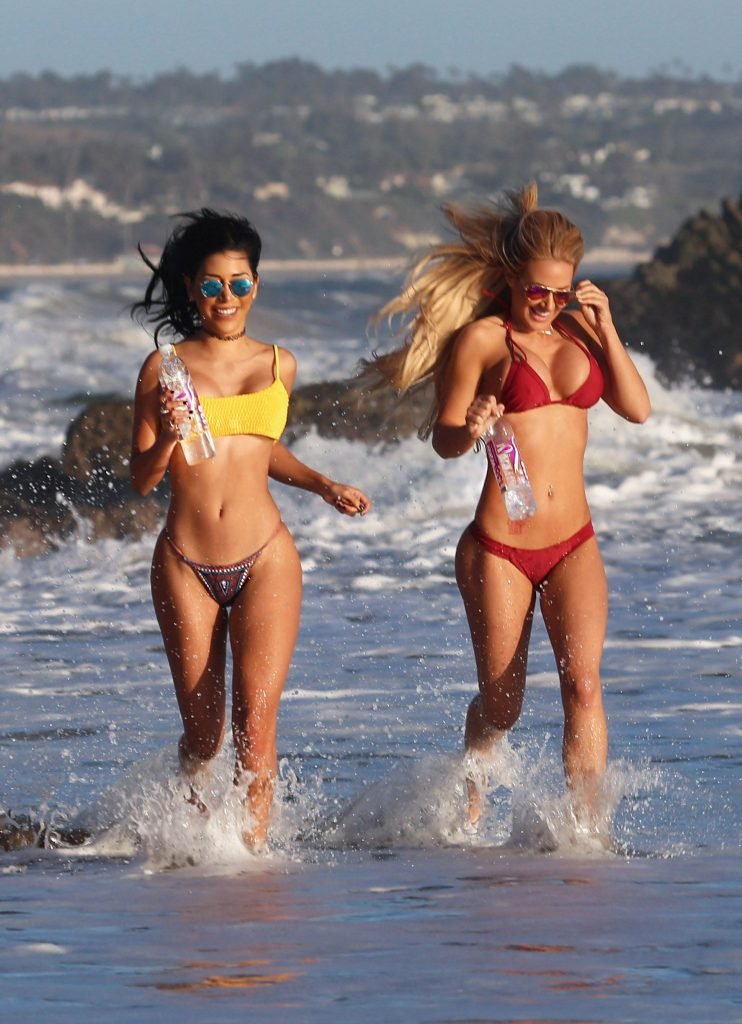 Kindly Myers, Lizzeth Acosta, Kelly Collins and Jaerah (38 Photos + Video)
