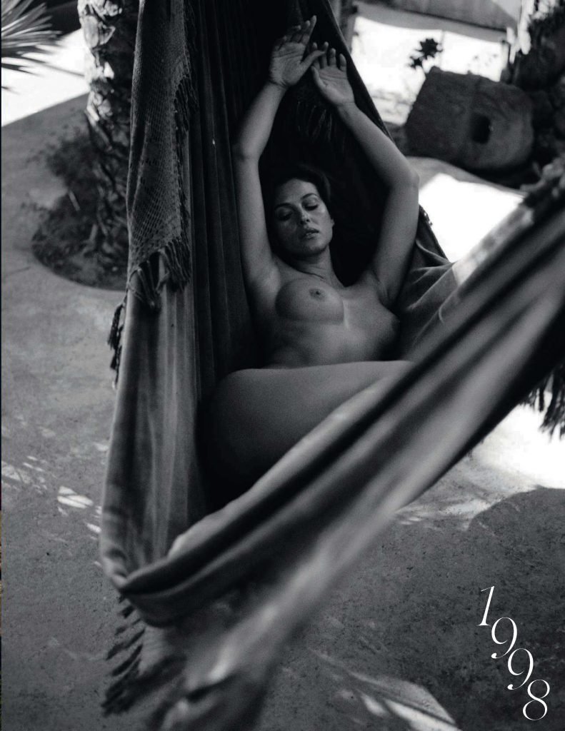 Monica Bellucci Nude &amp; Sexy (17 Photos)