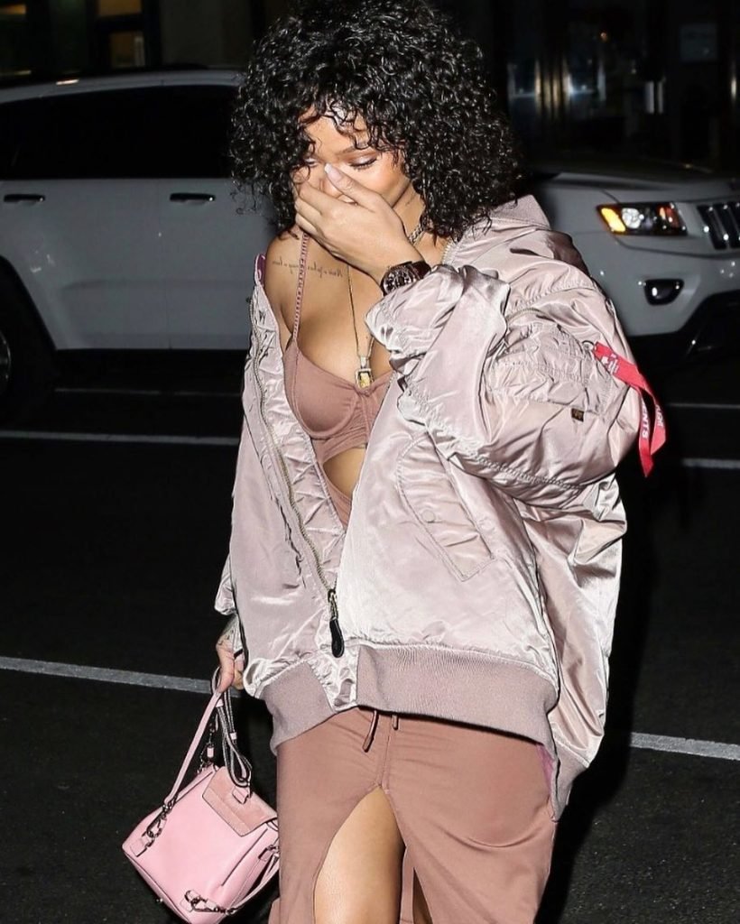 Rihanna Sexy (4 New Photos)