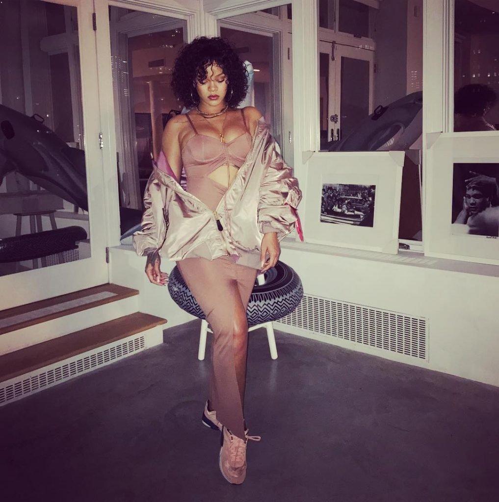 Rihanna Sexy (4 New Photos)