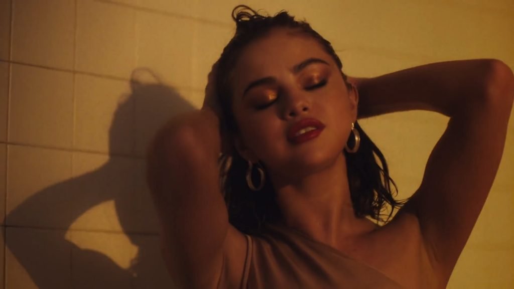 Selena Gomez Sexy – Wolves (2017) 1080p