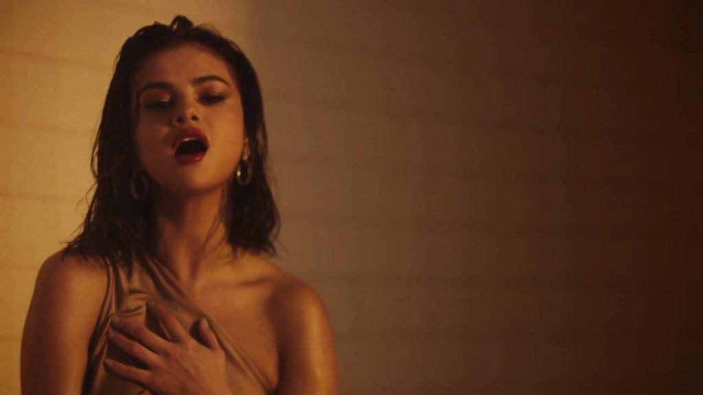 Selena Gomez Sexy – Wolves (2017) 1080p
