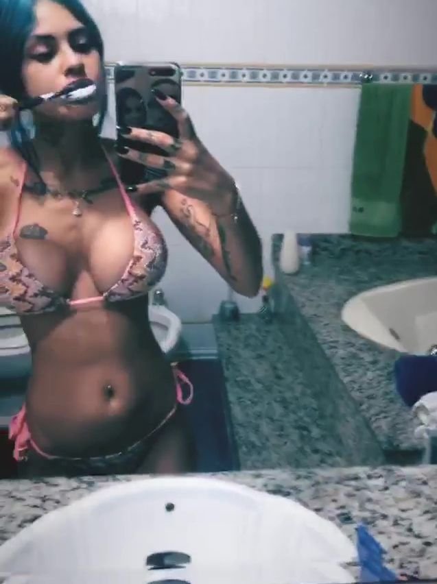 Tati Zaqui Sexy (9 Pics + Video)