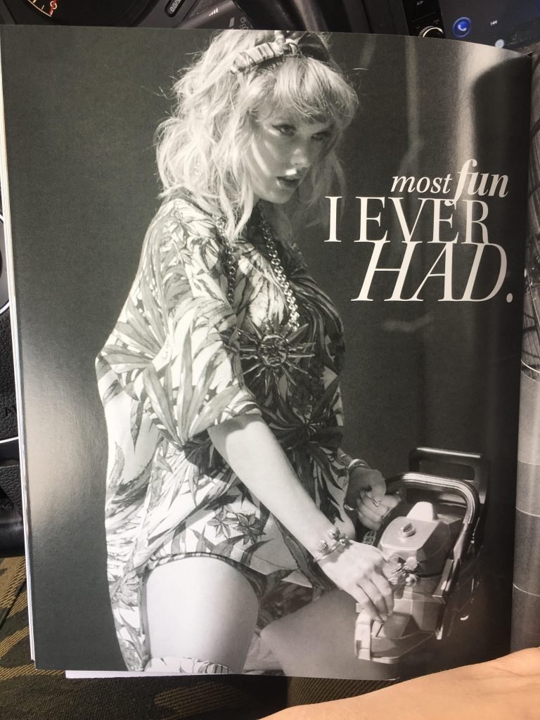 Taylor Swift Sexy (12 Photos + Gif)