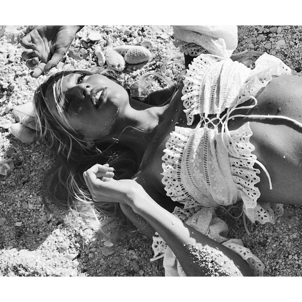 Candice Swanepoel Nude &amp; Sexy (6 New Photos)
