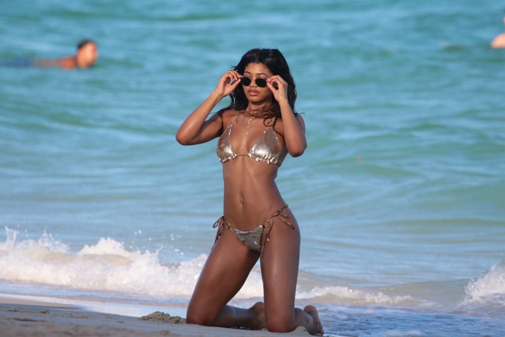 Danielle Herrington &amp; Raven Lyn Sexy (18 Photos)