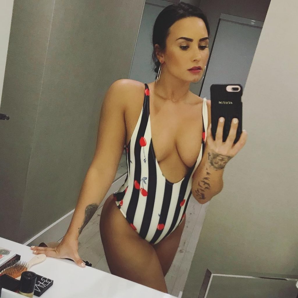 Demi Lovato Selfies (2 Photos + Video)