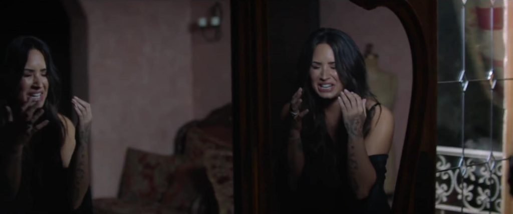 Demi Lovato Sexy (14 Photos + Video)
