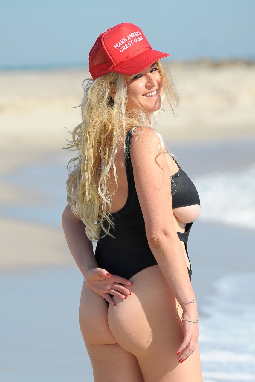 Josie Goldberg The Beach Posing Hot Boobs Beautiful Babe Big Tits -  Shameless Celebrities