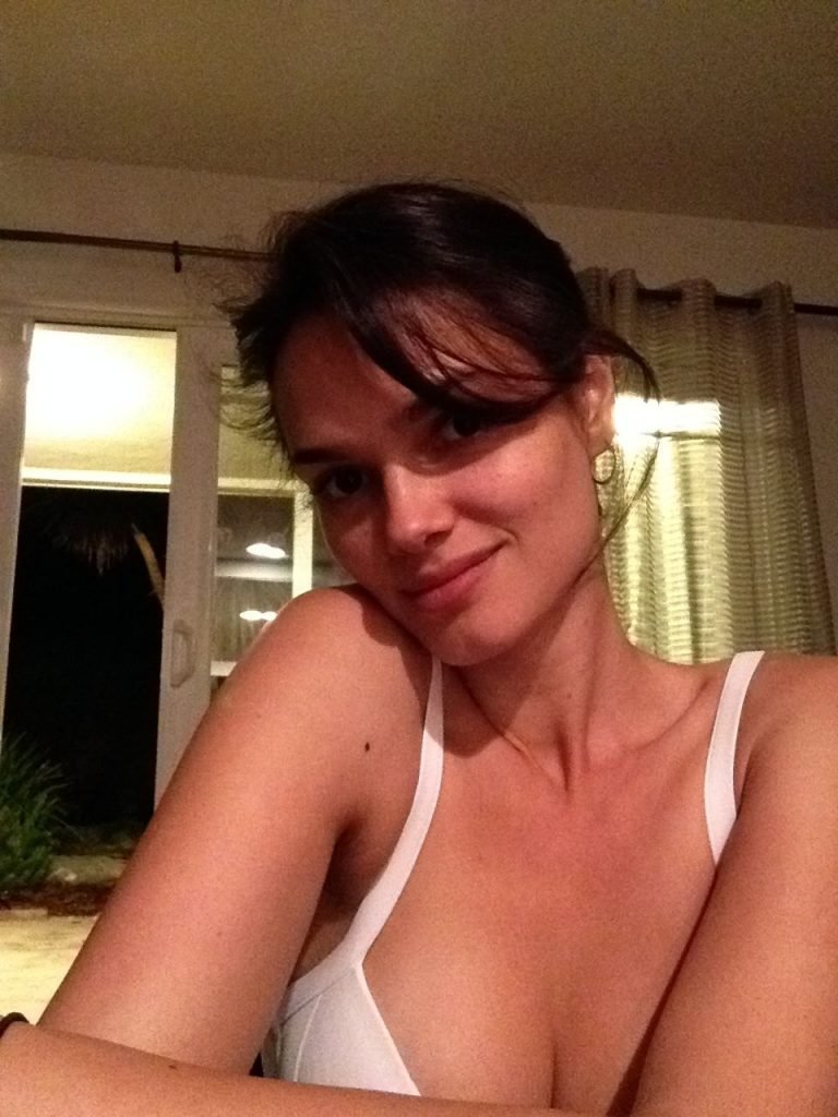 Lisalla Montenegro Nude &amp; Sexy (42 Photos)