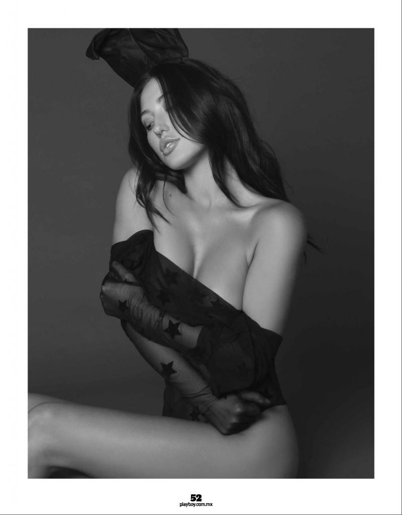 Stefanie Knight Nude &amp; Sexy (16 Photos)