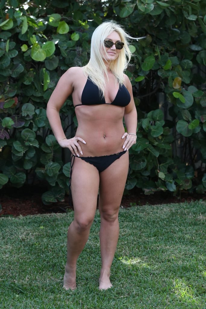 Hogan nude brooke Brooke Hogan
