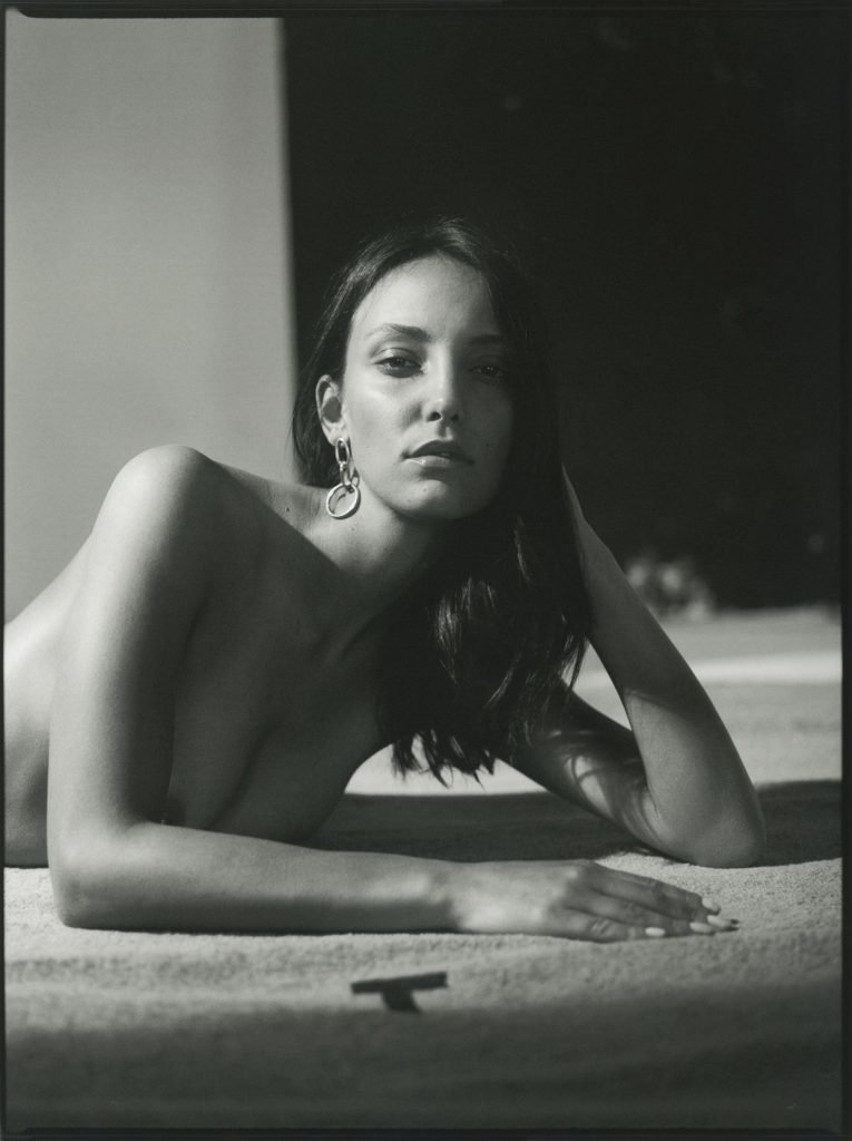 Charissa du Plessis Nude &amp; Sexy (5 Photos)