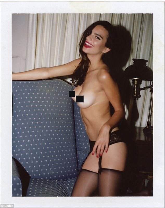 Emily Ratajkowski Nude &amp; Sexy (9 Photos)
