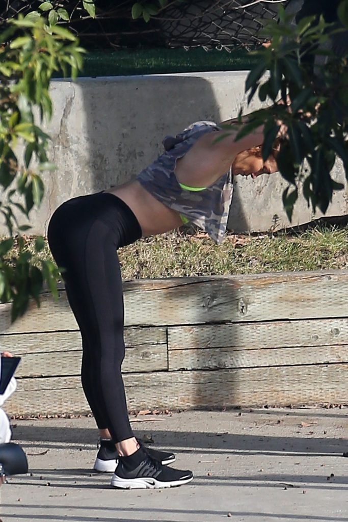 Jennifer Lopez Sexy (23 Photos + Video)