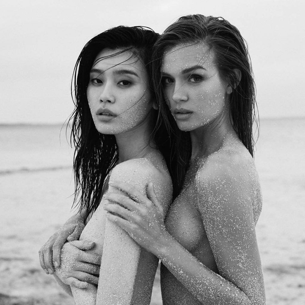 Josephine Skriver &amp; Ming Xi Nude (2 Photos)