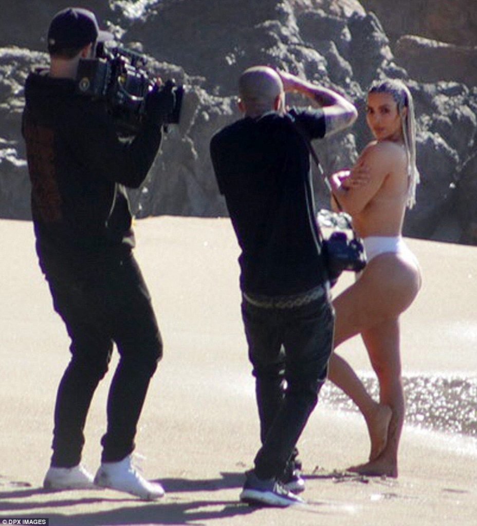 Kim Kardashian Sexy (21 New Photos)