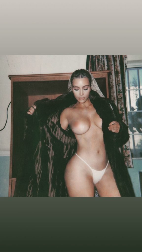 Kim Kardashian Sexy &amp; Topless (15 Photos)