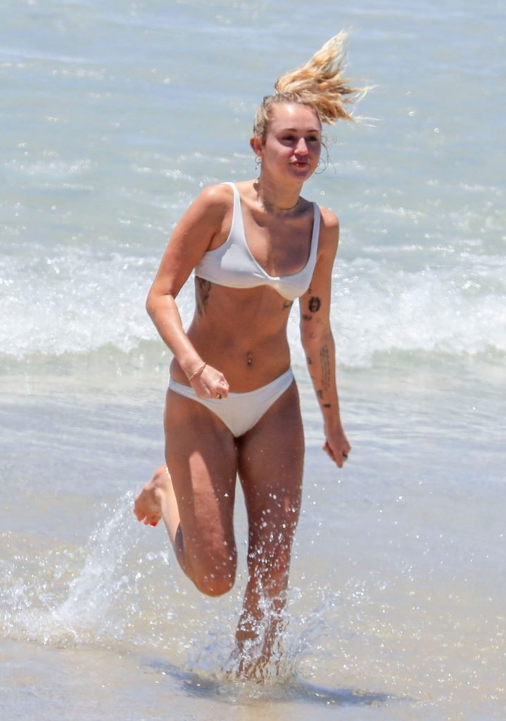 Miley Cyrus Sexy (20 Photos)