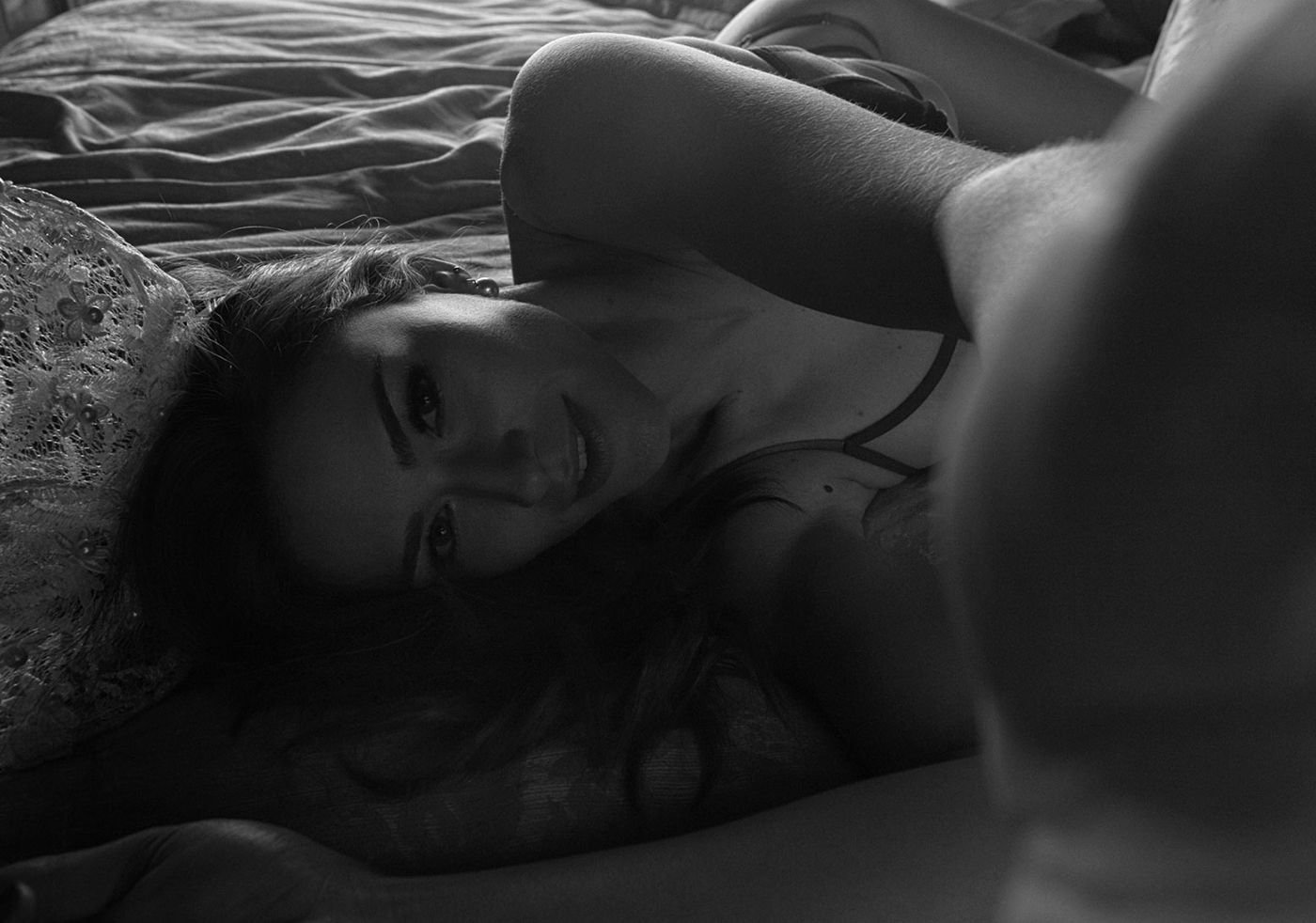 Renata Longaray Nude & Sexy (25 Photos + Video) .